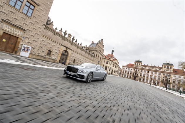 Bentley Flying Spur V8 je tak trochu pidrzlý aristokrat.