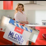 Dana Morávková dělá reklamu na tvarohový dezert.