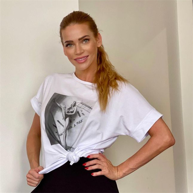 Andrea Verešová prodává trička se svou podobiznou.