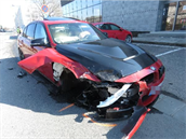 Následky dopravní nehody, kterou zavinil idi BMW.