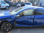 Následky dopravní nehody, kterou zavinil idi BMW.