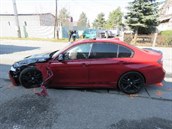 Zfetovaný mladík v BMW v Hradci Králové naboural i auto kapely Poetika.