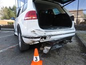 Zfetovaný mladík v BMW v Hradci Králové naboural i auto kapely Poetika. lenové...