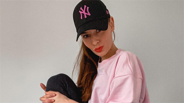 Tereza dodr�uje v�echna na�ízení. Aby si zkrátila �as, tak cvi�í doma.