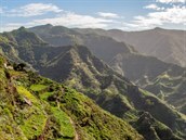 Tenerife potí i milovníky pí a horské turistiky.