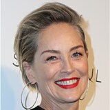 Sharon Stone jako malou zneuval jej ddeek, prozradila to v nov biografii.