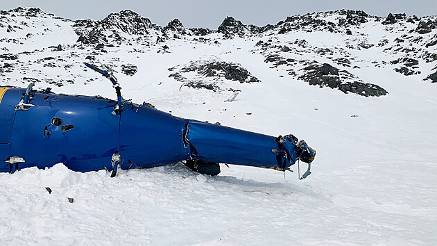 This photo provided by the Alaska Mountain Rescue Group shows the scene of a...