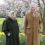 Královna Alžběta a princ Charles
