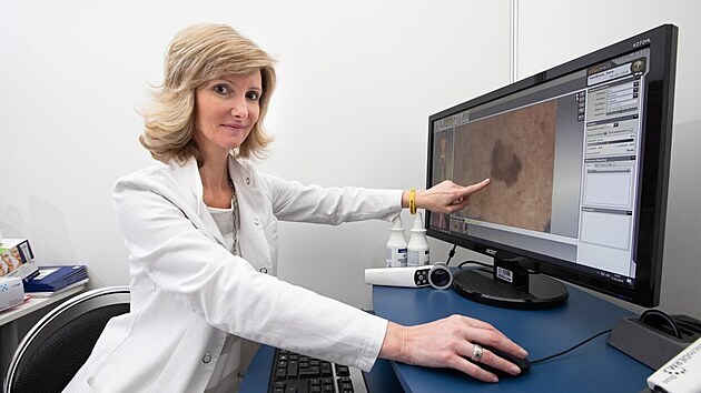 Monika Arenbergerová je uznávaná dermatoloka.
