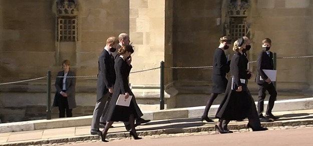 Harry odcházel z obřadu s Williamem a Kate. Došlo na velké usmíření?