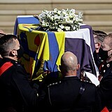 Pohřební průvod s rakví zesnulého britského prince Philipa se vydal od soukromé...