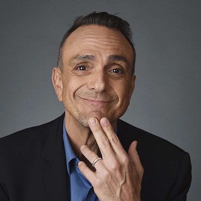 Hank Azaria se omluvil za to, e propjil hlas indickmu majiteli veerky...