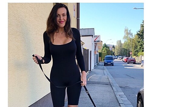 Ivana Kerlesová a její tynohý miláek, který prasknutí implantátu zpsobil.