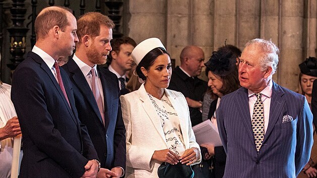 Princ William, princ Harry, Meghan Markle a krl Karel III. 