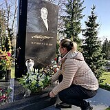 Dominika Gottová u hrobu svého tatínka, který byl jejím životním stylem velmi...