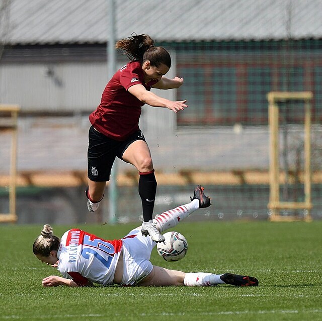 Vyhrocen ensk derby vyhrly fotbalistky prask Slavie 2:0.