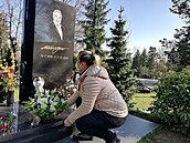 Dominika Gottová u hrobu svého tatínka, který byl jejím ivotním stylem velmi...
