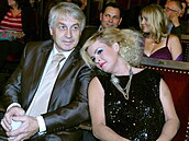 Josef Rychtá s Ivetou Bartoovou v Hudebním divadle Karlín. Iveta opravdu...