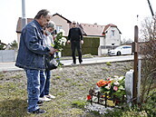 Pomník Ivety Bartoové v den 7. výroí její smrti.