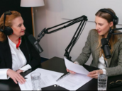 Eva Holubová s dcerou Karolínou v podcastu Vichy probírá menopauzu.