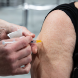 Od 5. května se mohou k očkování v Česku registrovat také lidé starší 50 let.