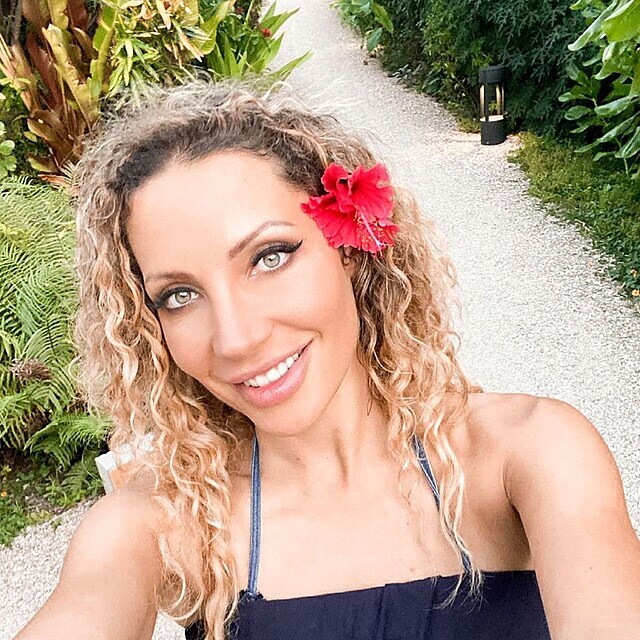 Olga Lounov sz na Instagram jednu tropickou vzpomnku za druhou.
