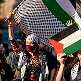 Bella Hadid na pochodu za osvobozen Palestiny.