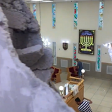 Raketa vlétla do rabínova domu a prorazila zeď do synagogy.