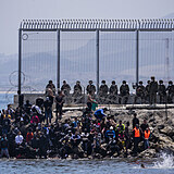 Ceuta je pod nporem migrant.