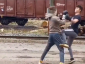 Dva chlapci z Náchoda si domluvili rvaku u tamního vlakového nádraí. Kamarádi...