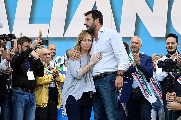 Platí za nerozlunou dvojku. Te ale Giorgiu Meloniovou a Mattea Salviniho eká...