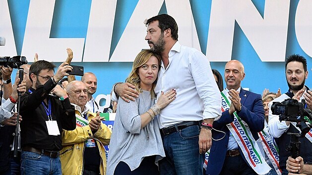 Platí za nerozlunou dvojku. Te ale Giorgiu Meloniovou a Mattea Salviniho eká...