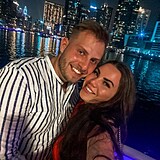 Dominika se svým manželem na líbánkách v Dubaji.