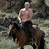 Vladimir Putin se na koni tak fot rd.