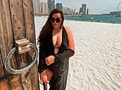 Dominika svým sexy tlem drádí dubajské ejky.