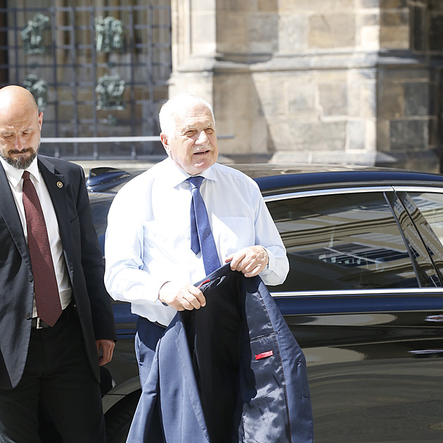 Václav Klaus musel zase do nemocnice kvůli vysokému krevnímu tlaku.