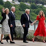 Joe Biden s manželkou Jill a Boris Johnson se svou Carrie