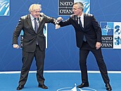 Boris Johnson a Jens Stoltenberg