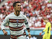 Cristiano Ronaldo slaví gól do sít Maarska.