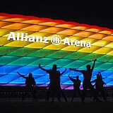 Allianz Arena duhovými barvami zářit nebude.