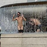 Také Nela Boudová se vykoupala ve fontáně di Trevi v Římě. Královna všech...