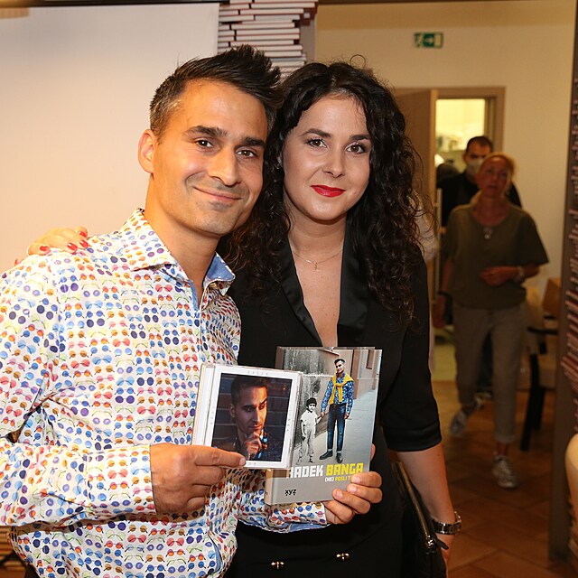 Radek Banga se svou kr�snou man�elkou, kter� je z�rove� i jeho mana�erkou.