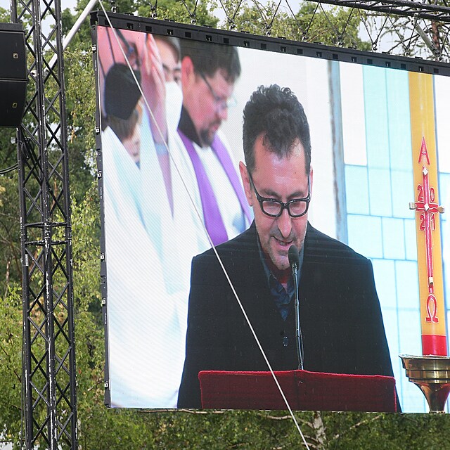 Poheb Libue afrnkov ve spoilovskm kostele svat Aneky esk: Nechybl ani Ondej Vetch.