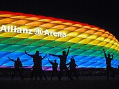 Allianz Arena duhovými barvami záit nebude.