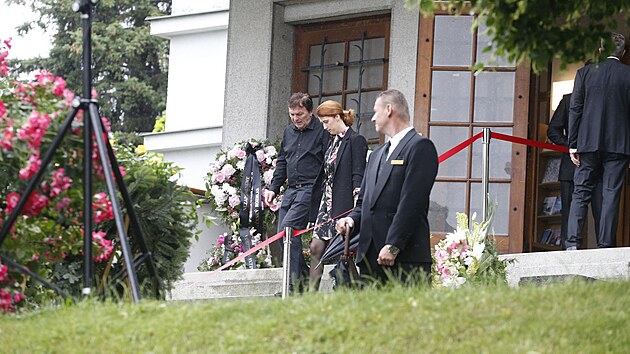 Pavel Trávníek s manelkou Monikou se pili naposledy rozlouit s Libukou...