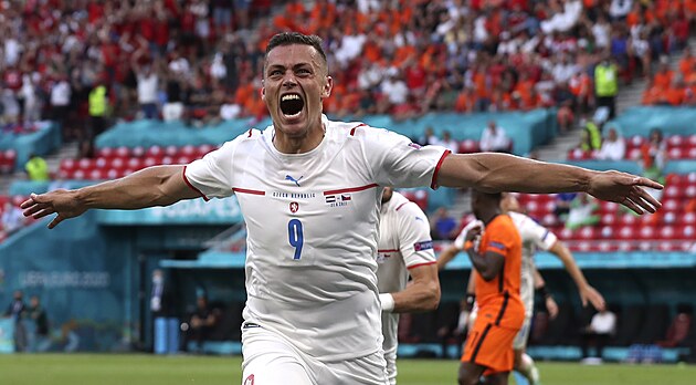 Hrdina veera Tomá Hole. První gól dal, na druhý pihrál.