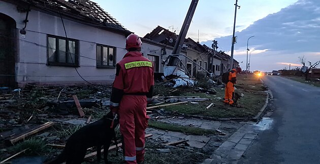 Pi tchto zábrech se tají dech: Hodonínskem a Beclavskem se pehnalo tornádo.