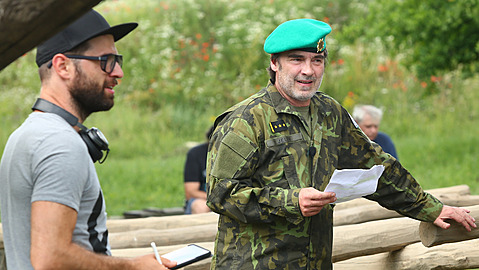 Pavel ezníek v roli vojenského psychologa Víta Jelena.