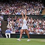 Karolna Plkov je ve finle Wimbledonu.