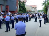 Romové v Kosovu protestovali proti policejnímu zásahu v Teplicích, po kterém...